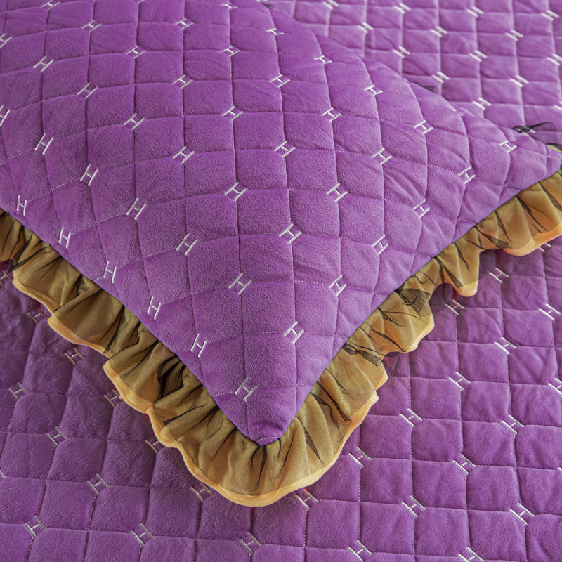 Full Size Deep purple Bedspread
