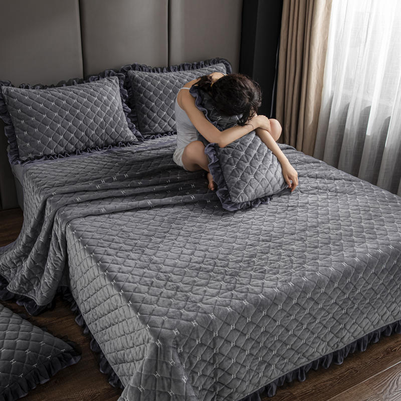 Home Decoration Luxurious Bedspread
