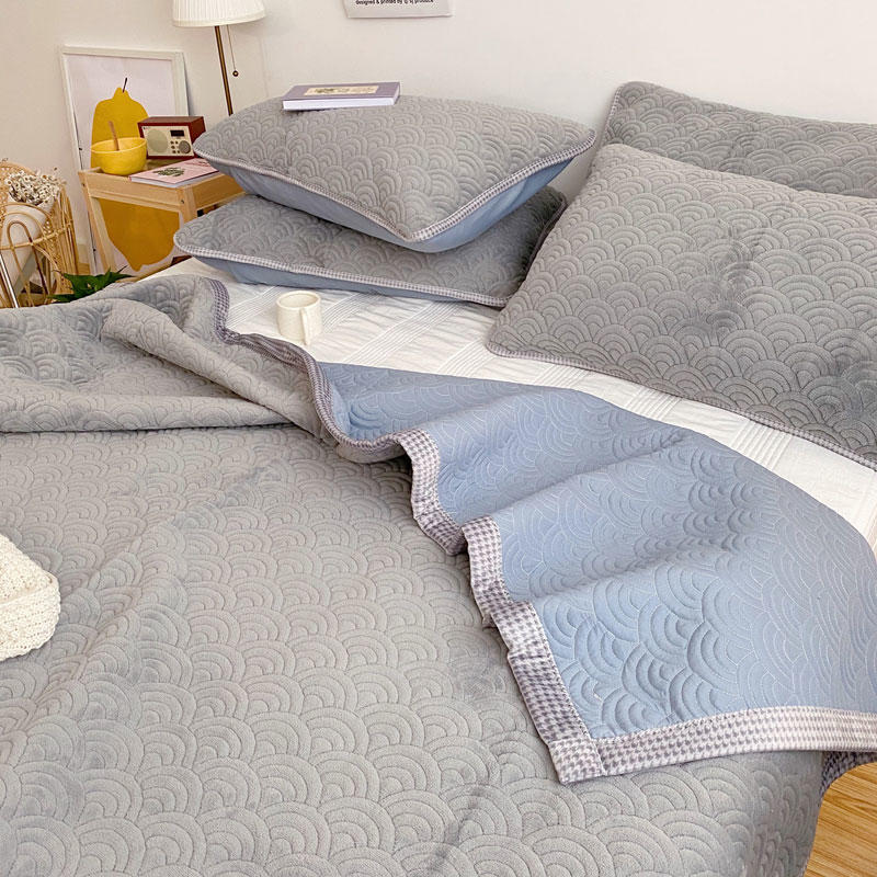 Luxurious Twin Bed Bedspread