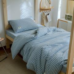 بياضات أسرّة فردية في السكن الجامعي،