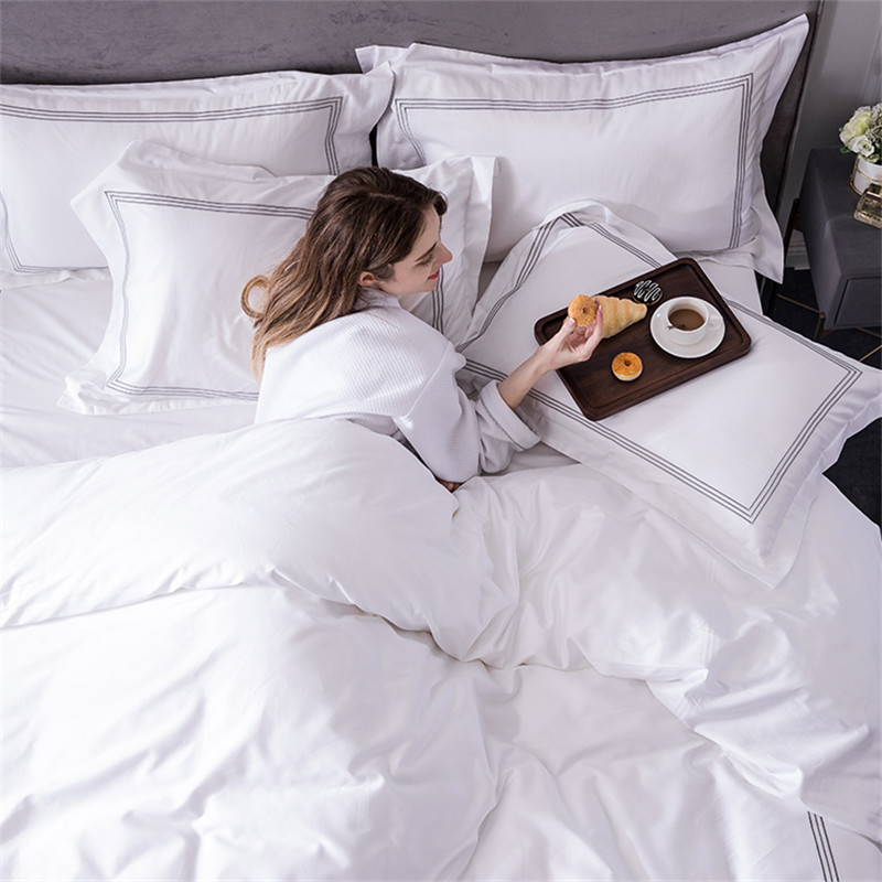 ما هي الاحتياطات التي يجب اتخاذها عند غسل أقمشة القنب مع بياضات الفندق؟